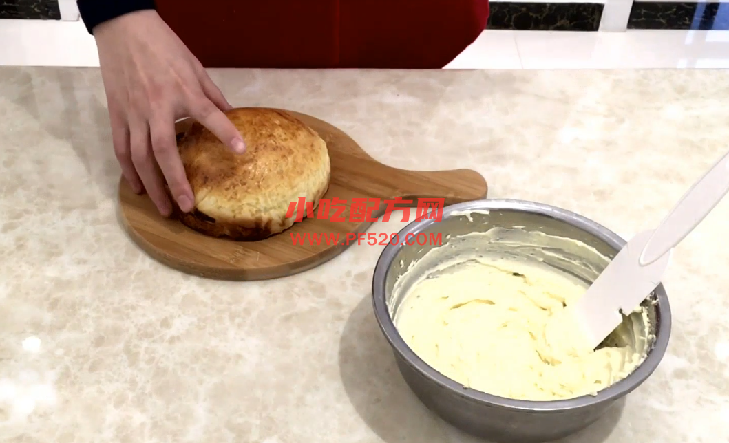 淡奶油蔓越莓奶酪包的制作方法视频教程 第1张