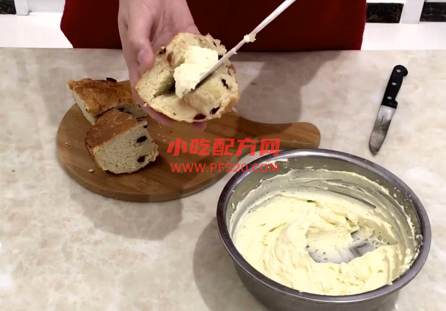 淡奶油蔓越莓奶酪包的制作方法视频教程 第3张